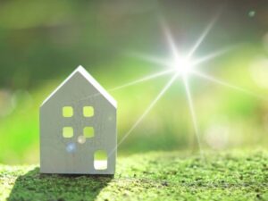 陽光輝く家のミニチュア